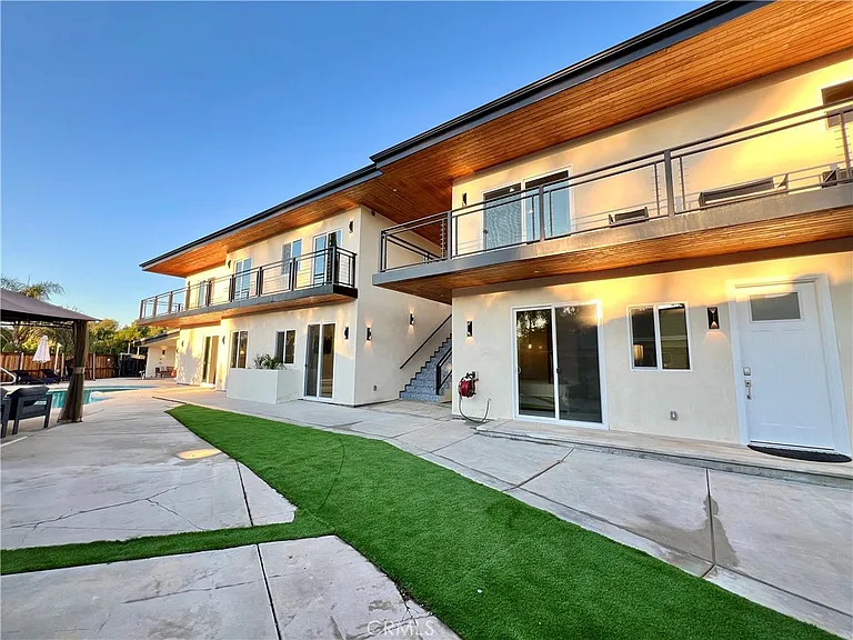 23443 Balmoral Ln — Photo 3