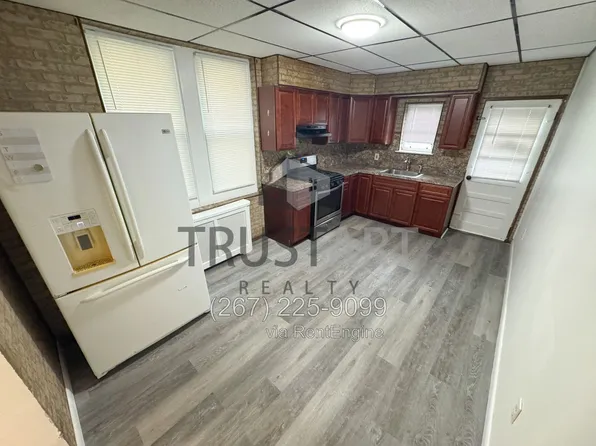 2082 Albright St, Philadelphia, PA 19134