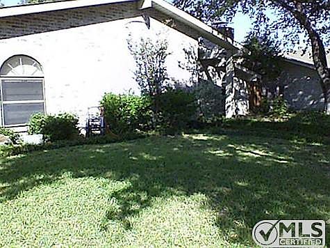 2nd image of 2933 Robin Hill Ln