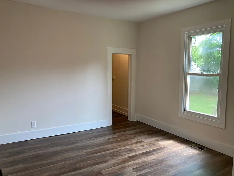 37 Douglas Ave NW — Photo 9