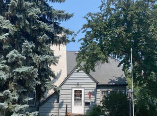 909 4th St NE, Devils Lake, ND 58301