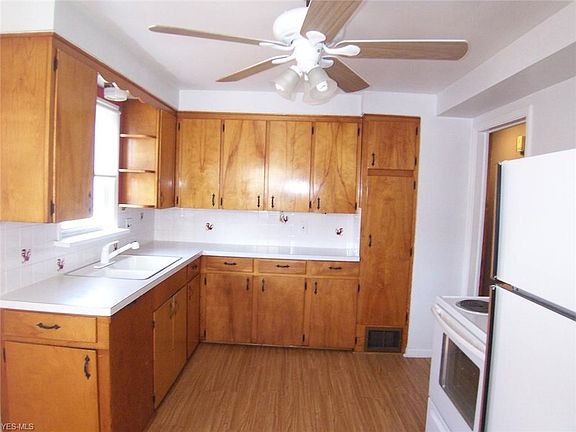 5th image of 326 Penfield Ave