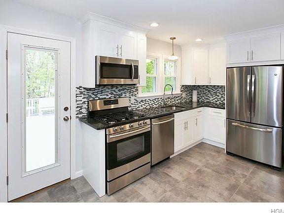 4th image of 39 Lake Dr