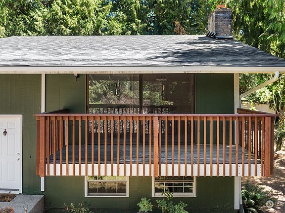This home has both a front and a back deck--great for entertaining.>