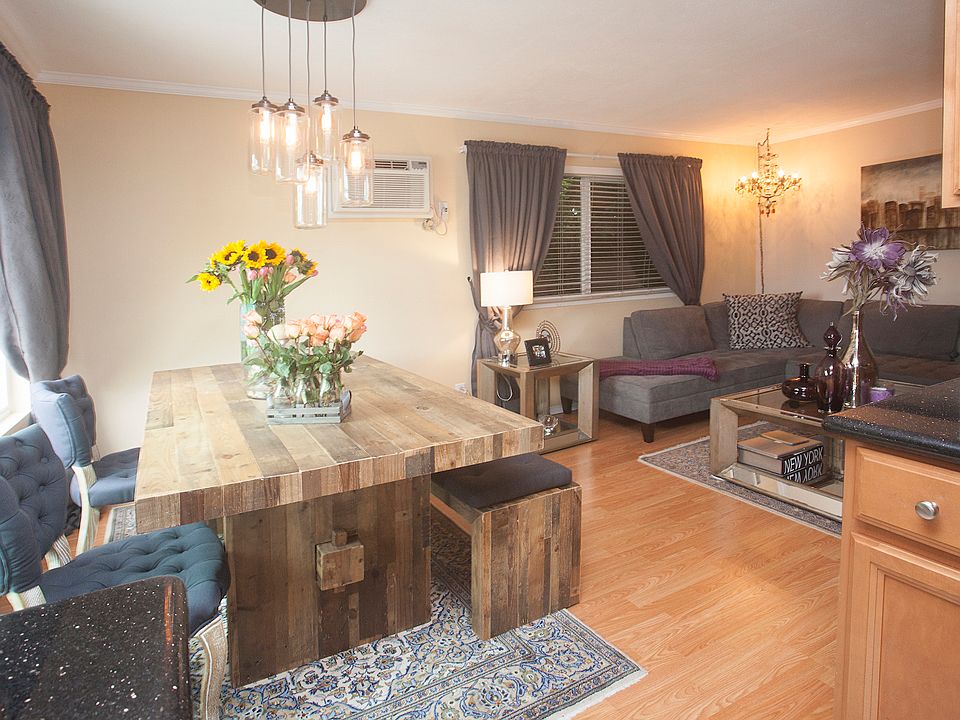 1st image of 964 Larrabee St APT 208