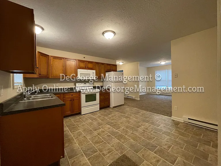 Big Tree Apartments — Photo 27