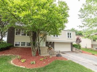 8128 Carolwood Ln, Woodridge, IL 60517