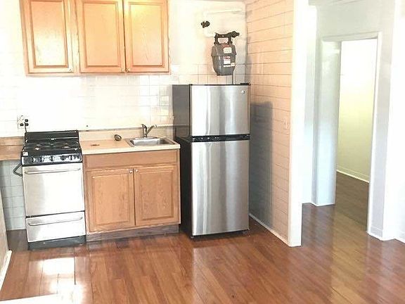 5th image of 64 Thompson St APT 21