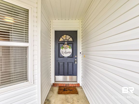 3rd image of 18318 Outlook Dr