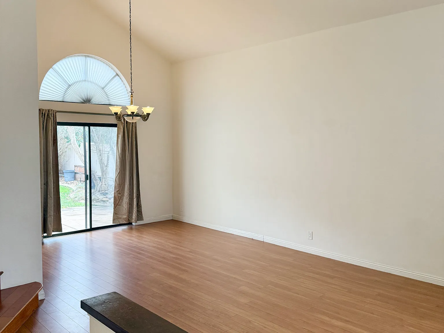 4 bed, 2.5 bath, 2265 sqft, $4,850 — Photo 4