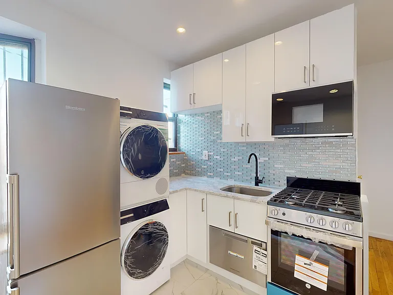 237 E 5th St #8 — Photo 3