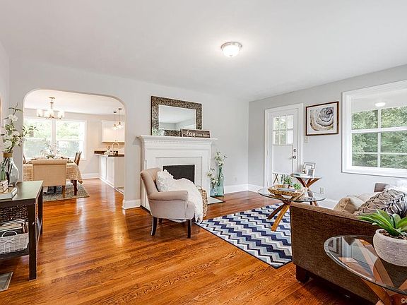 3rd image of 1910 Fenton St