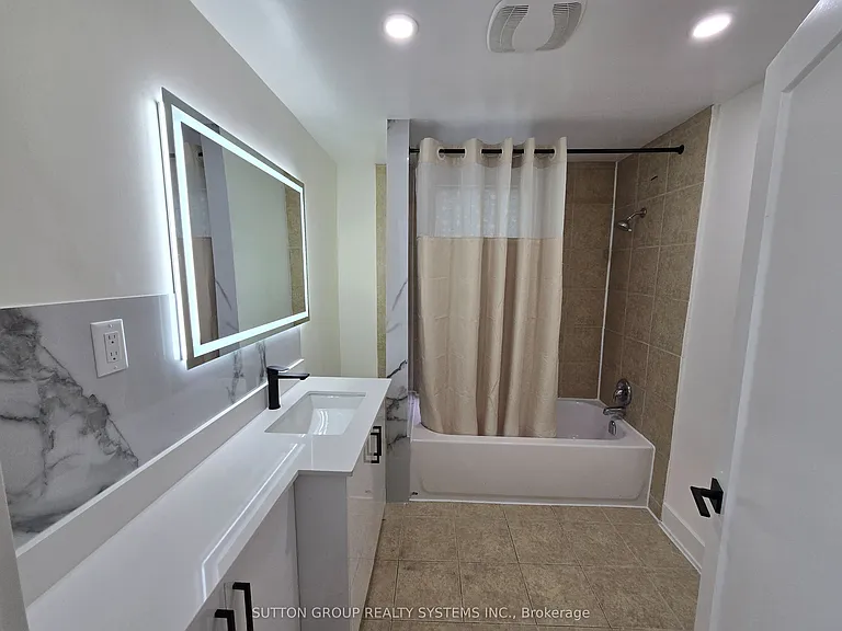 2886 Lake Shore Blvd W #1 — Photo 11
