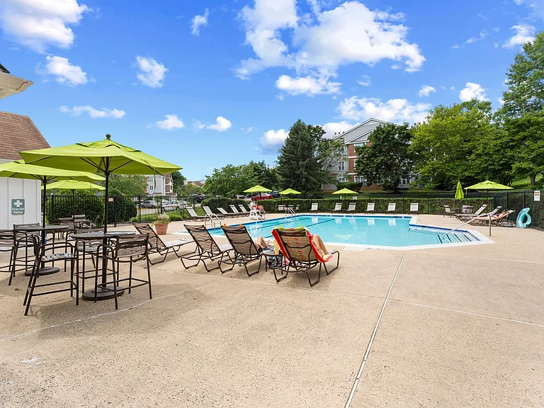 7501 Ashby Ln #J — Photo 20