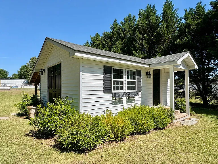 102 N Clarendon Dr — Photo 38