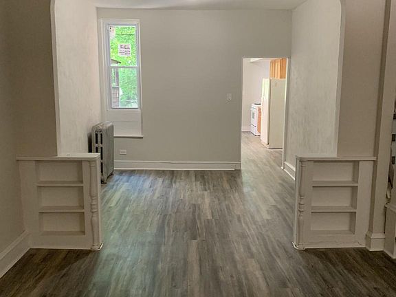 4th image of 820 E Woodlawn Ave