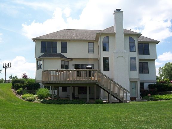 4th image of 2300 Ashbury Close