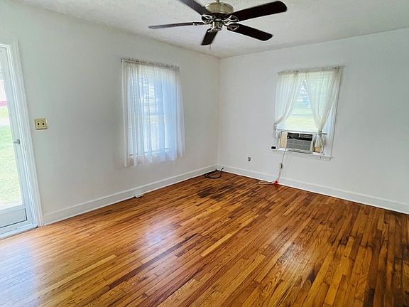 5th image of 1203 Ash Ave