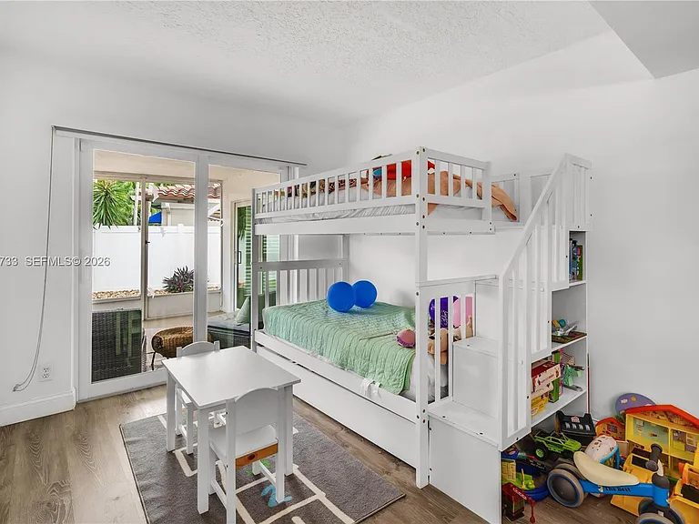 2424 NE 18th Ave — Photo 17