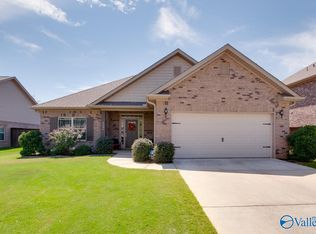 4304 Adventura Dr, Owens Cross Roads, AL 35763