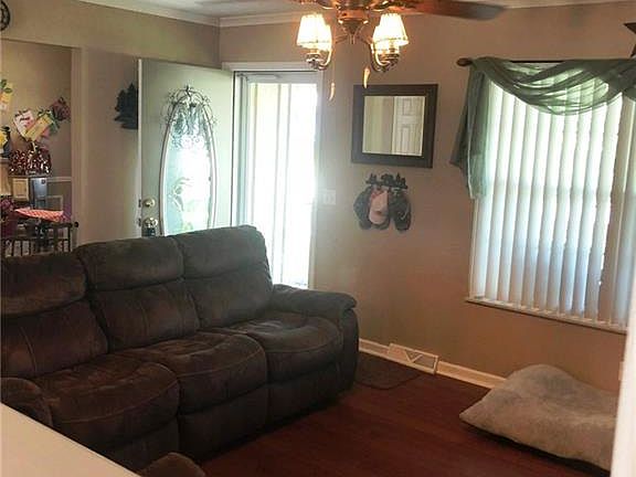 3rd image of 4825 Imperial Dr