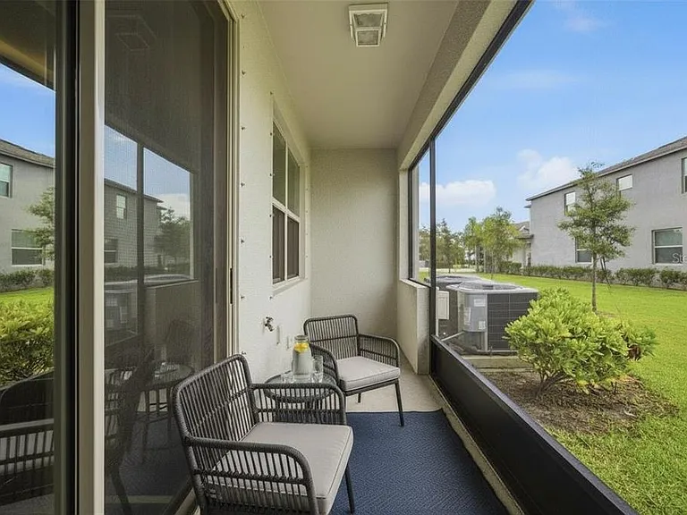 724 Royal Empress Dr — Photo 30