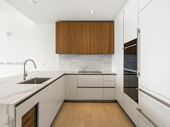 3rd image of 1400 Biscayne Blvd #1903