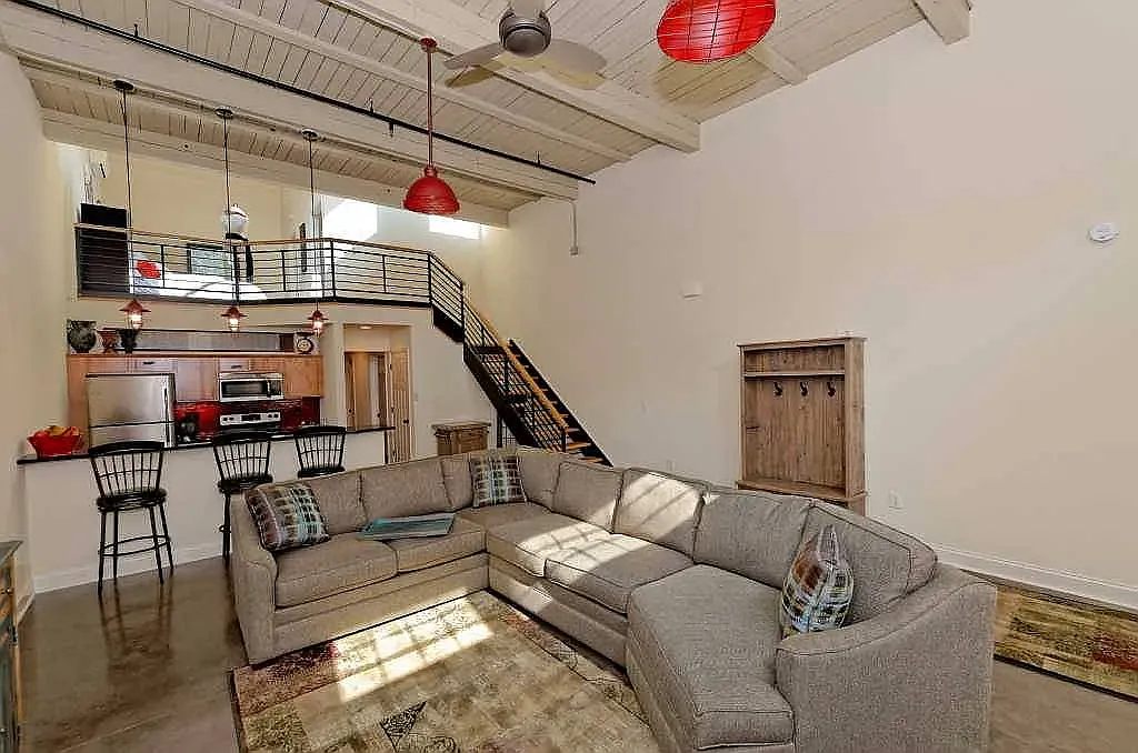 2 bed, 1300 sqft, $1,815 — Photo 2