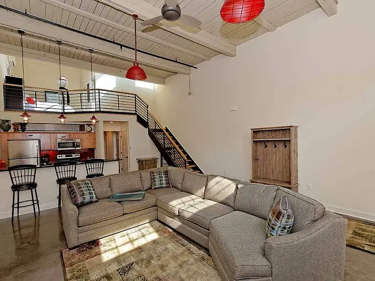 301 Green St #104 — Photo 2