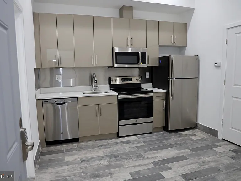 1231 Vine St #1 — Photo 2