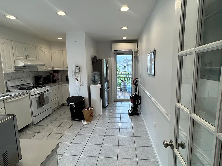 8 Maplewood St #2 — Photo 19