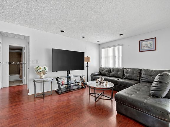 2nd image of 20015 NE 3rd Ct APT 6
