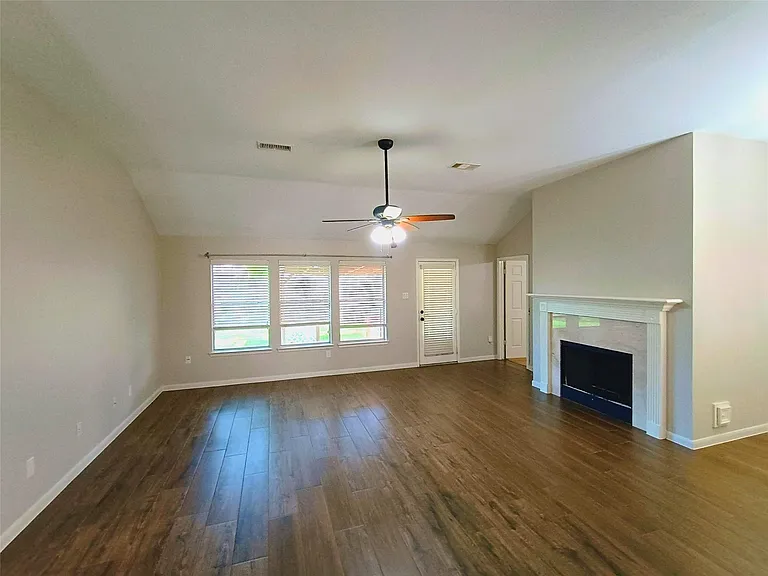 3821 Pin Oak Dr N — Photo 4