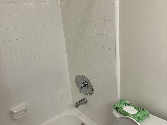 2nd image of 325 N Howard St APT 4