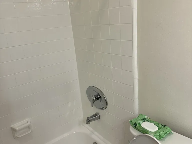 325 N Howard St #4 — Photo 2