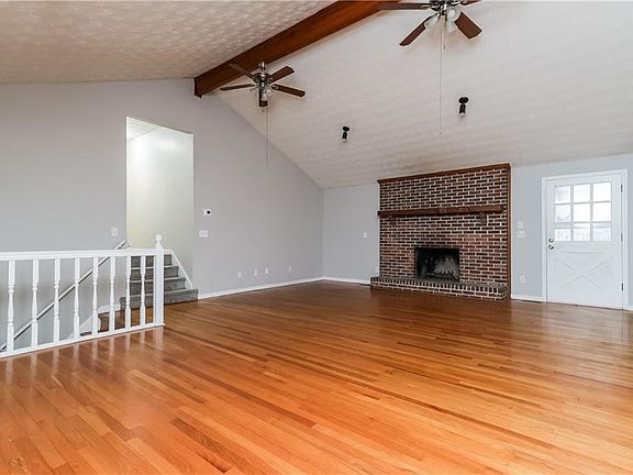 2nd image of 35 Knights Cir