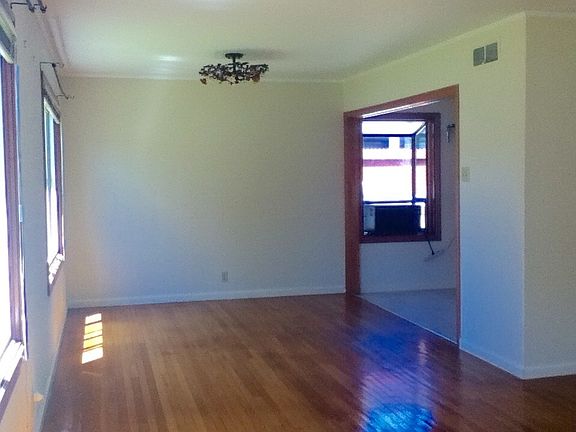 4th image of 19 Lakeside Dr