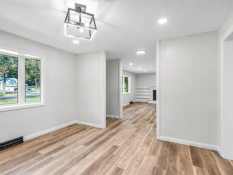 557 Maple Rd #1 — Photo 20
