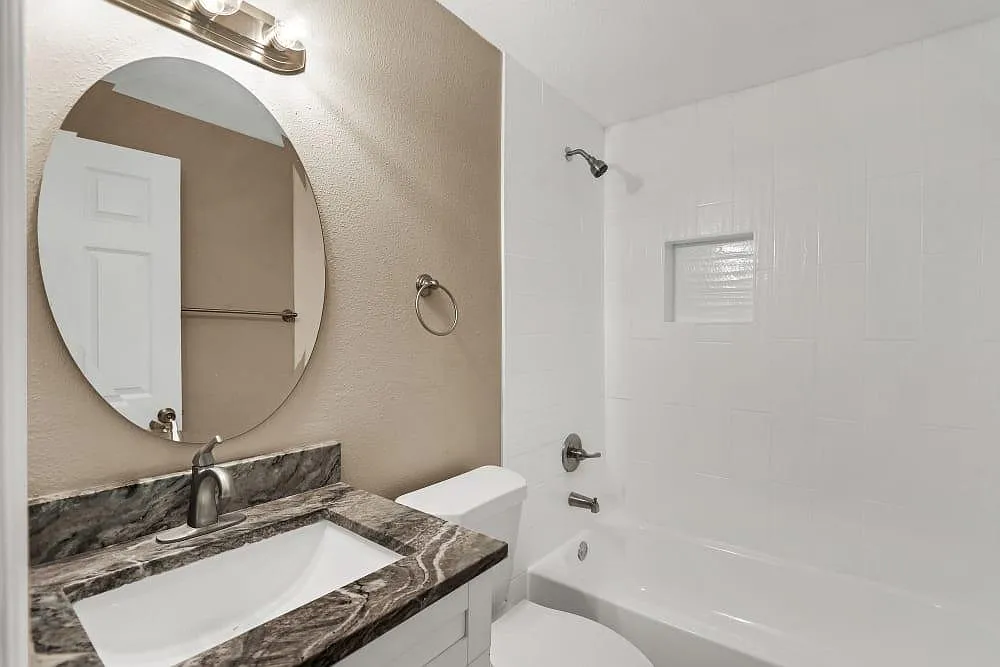 3 bed, 964 sqft, $1,845 — Photo 1