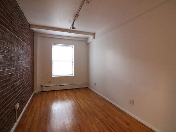 4th image of 368 W 46th St #5RF