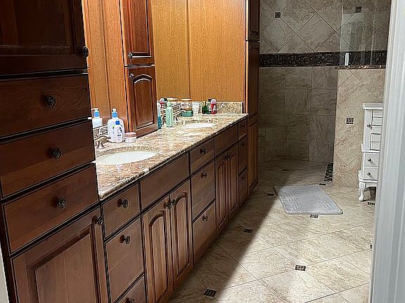 5th image of 217 Glenbriar Cir