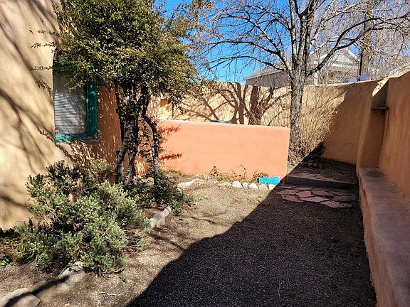 3rd image of 121 Laguna Blvd NW