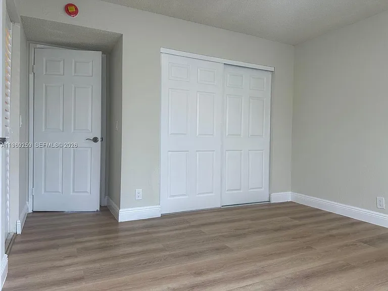 1463 Lake Crystal Dr — Photo 7