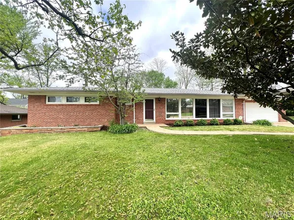 721 Cordell Ct, Saint Louis, MO 63132