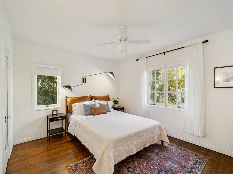 1109 Cliff Dr — Photo 7