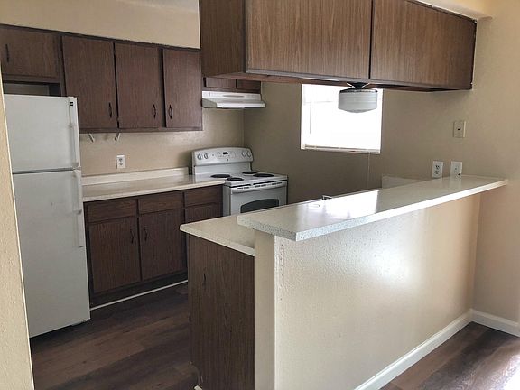 4th image of 313 S Hill St APT B