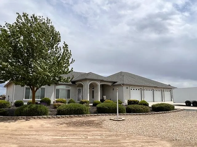 3 bed, 2000 sqft, $2,750 — Photo 1