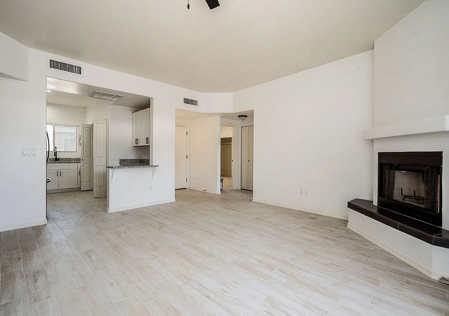 1402 E. Elm St. — Photo 1