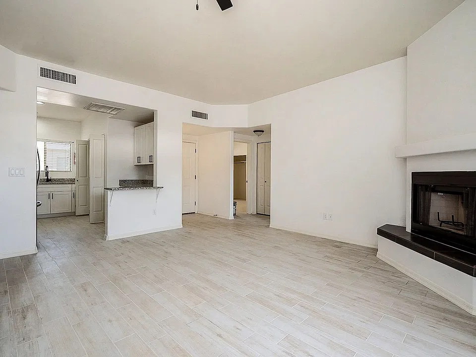 1402 E. Elm St.