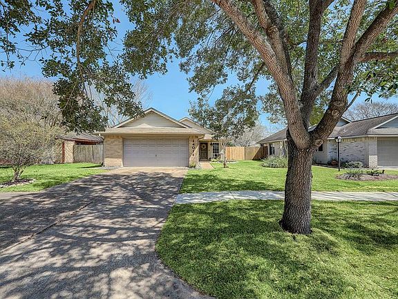 Lovely home in a great location!